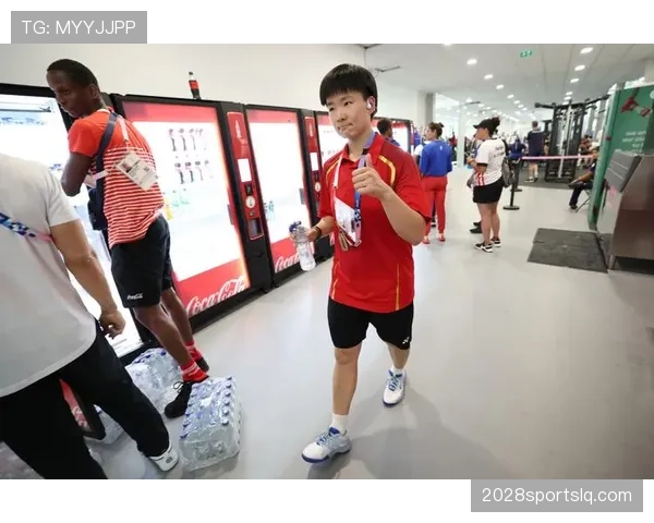 何冰娇训练完直接啃鸡腿？这自律和放纵切换也太真实了