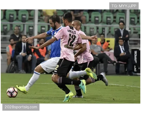 内维斯远射与定位球进攻威胁的机制与效果分析