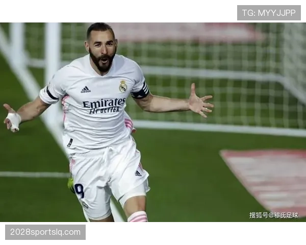 本泽马18年职业生涯全景解析：从里昂天才到皇马旗帜的蜕变之路