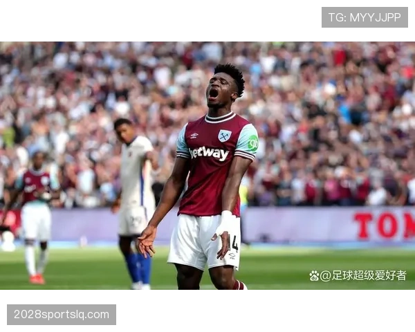 库杜斯在西汉姆战术体系中的角色与作用解析